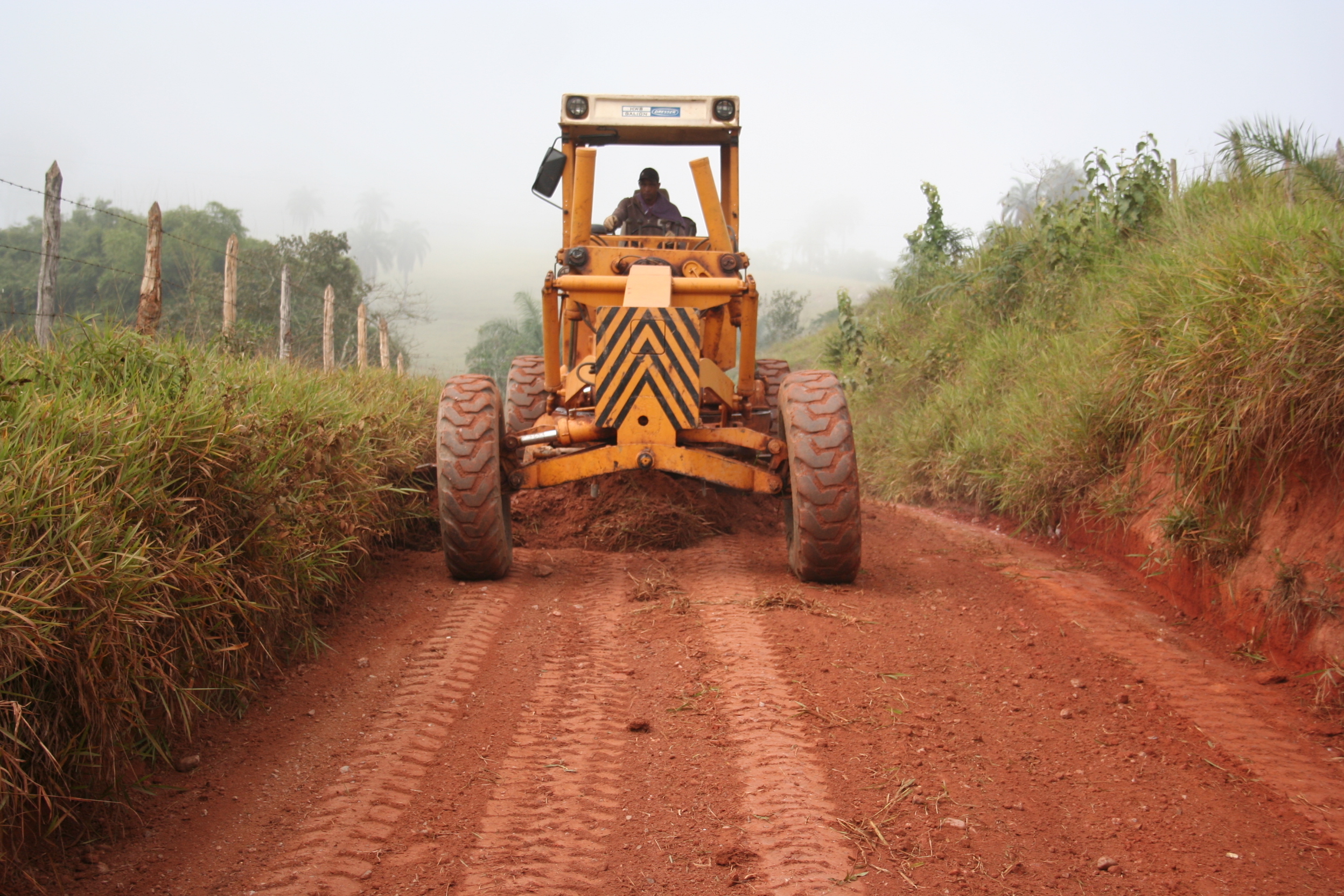 Municípios recebem patrulha para melhorar estradas rurais