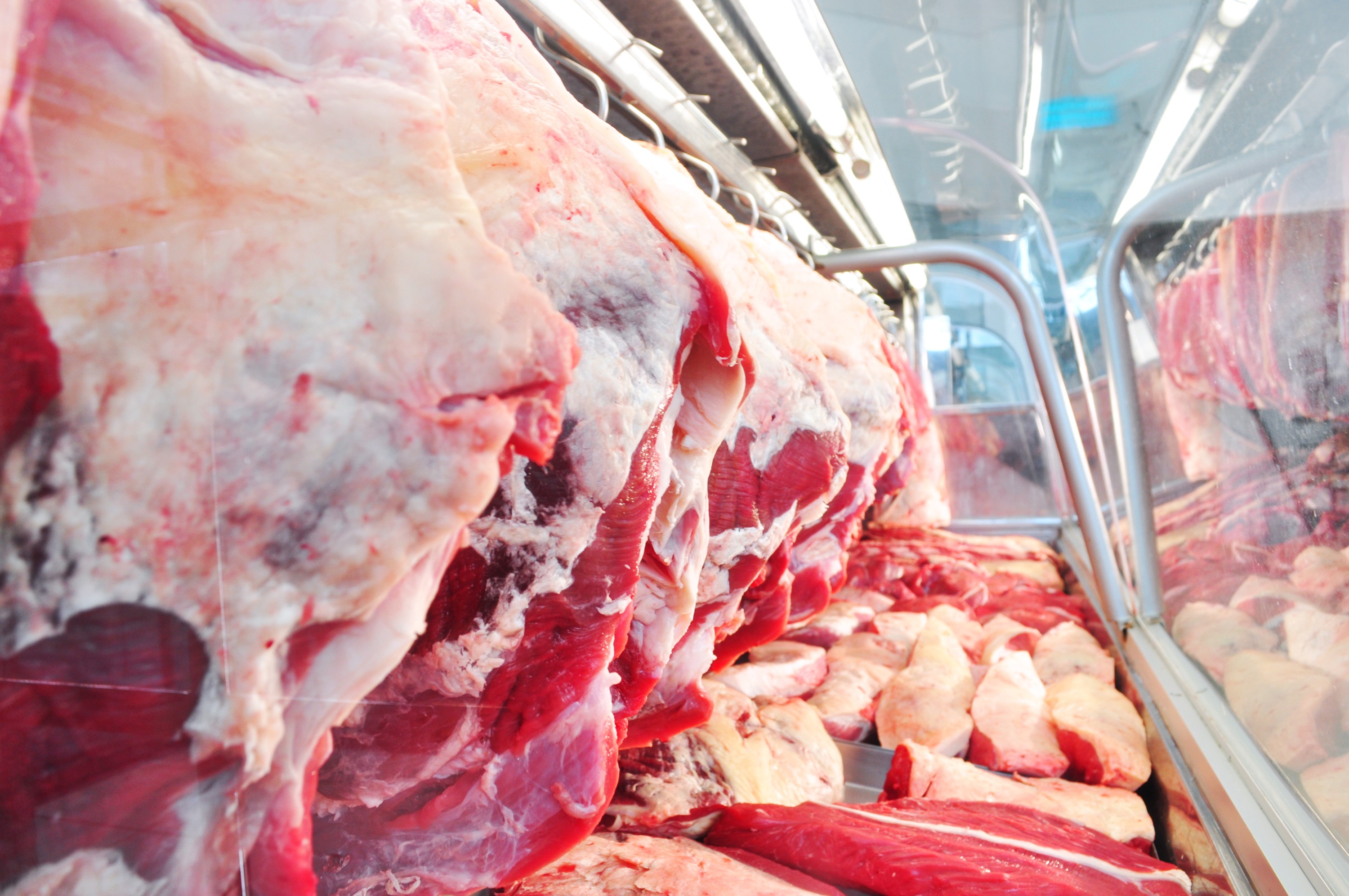 Alta nos preços da carne bovina, mas paralisação do transporte preocupa