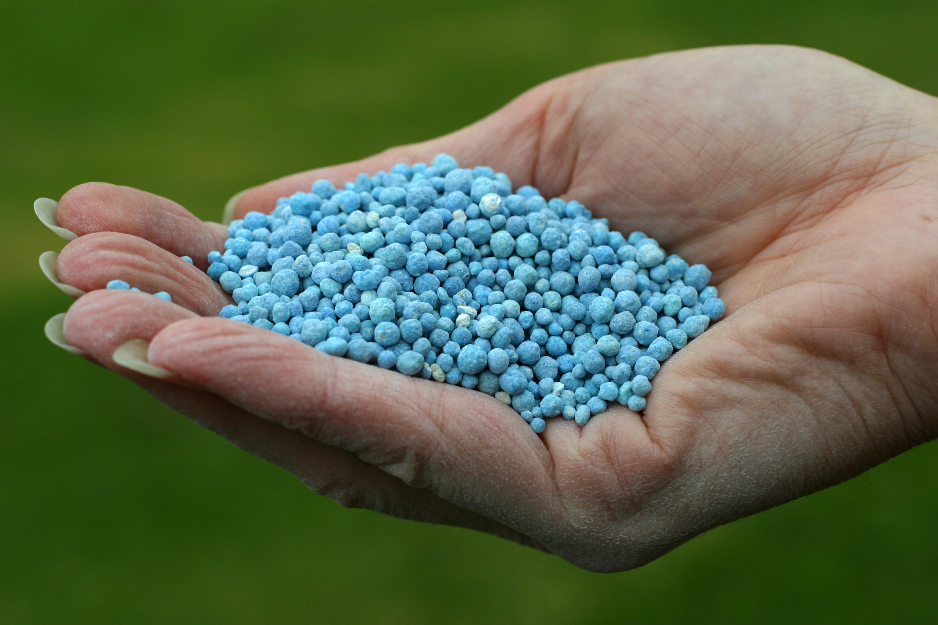 Fertilizantes puxam déficit em produtos químicos 